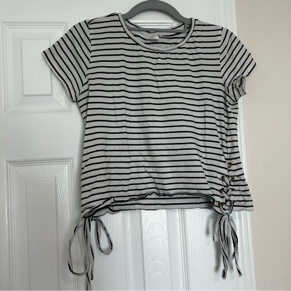 Aeropostale Side Lace-Up Tee Shirt Black ‎ White Medium Round Neck Short Sleeve